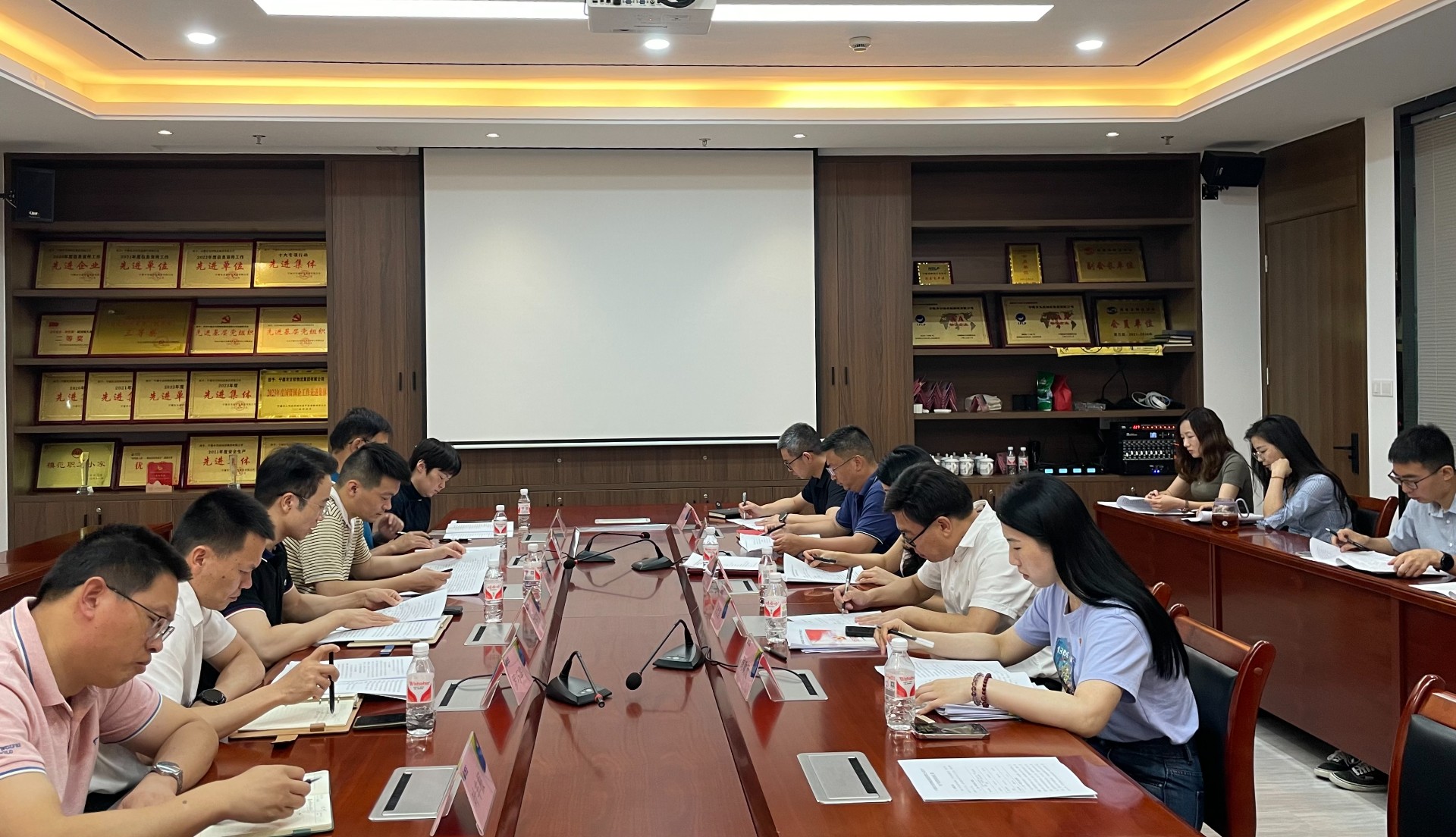 講黨性守黨規嚴黨紀——市交投集團領(lǐng)導赴市交投物流集團開(kāi)展聯(lián)系點(diǎn)工作，葉嵐清拍攝2.jpg