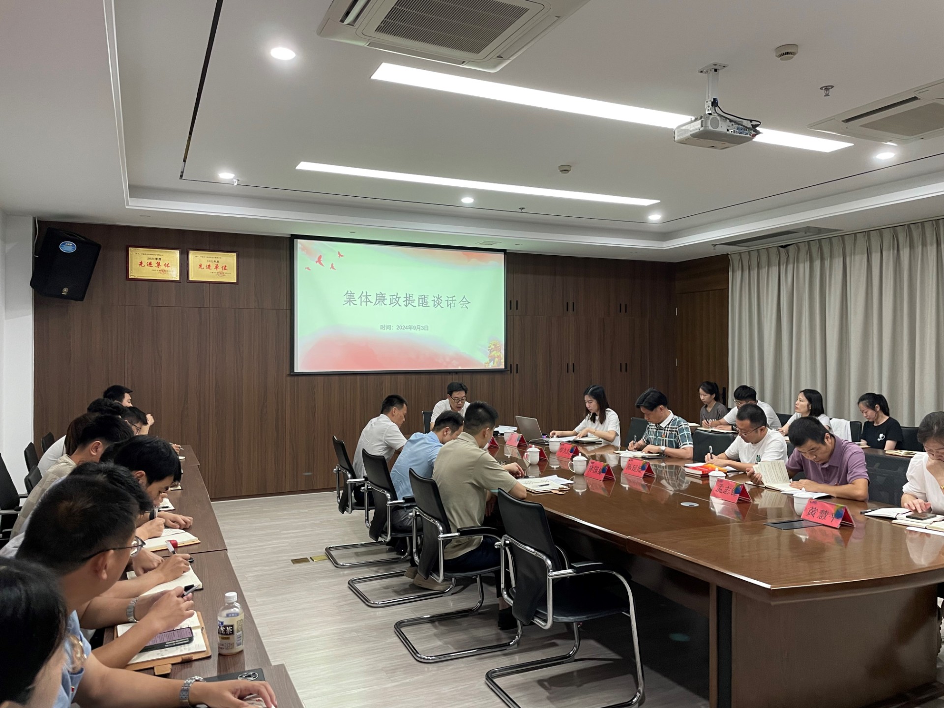 市交投集團領(lǐng)導深入市交投物流集團市交投勘察設計公司開(kāi)展聯(lián)系點(diǎn)工作，葉嵐清拍攝2.jpg